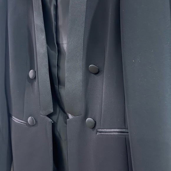 Tahari ASL
Satin Trim Double-Breasted Tuxedo Blazer - Picture 4 of 6